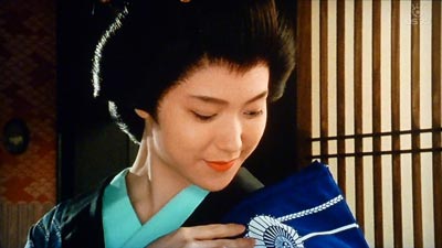 反物を合わせてみる蔦吉