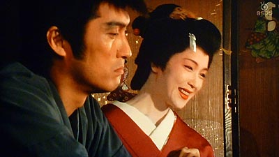 女郎のお涼を口説くのに失敗した斬九郎と安心して嬉しそうな蔦吉