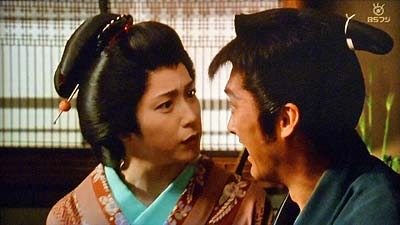 斬九郎のほっぺたを叩く蔦吉
